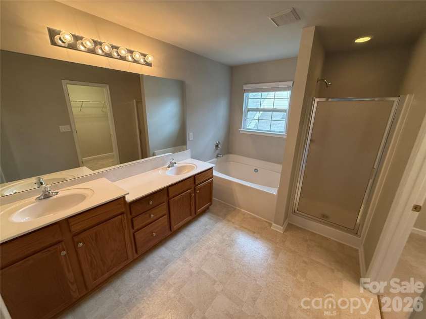 3338 Crutchfield Place, Charlotte, NC 28213.  MLS# CAR4355102, YatesRealty ID 3305. 