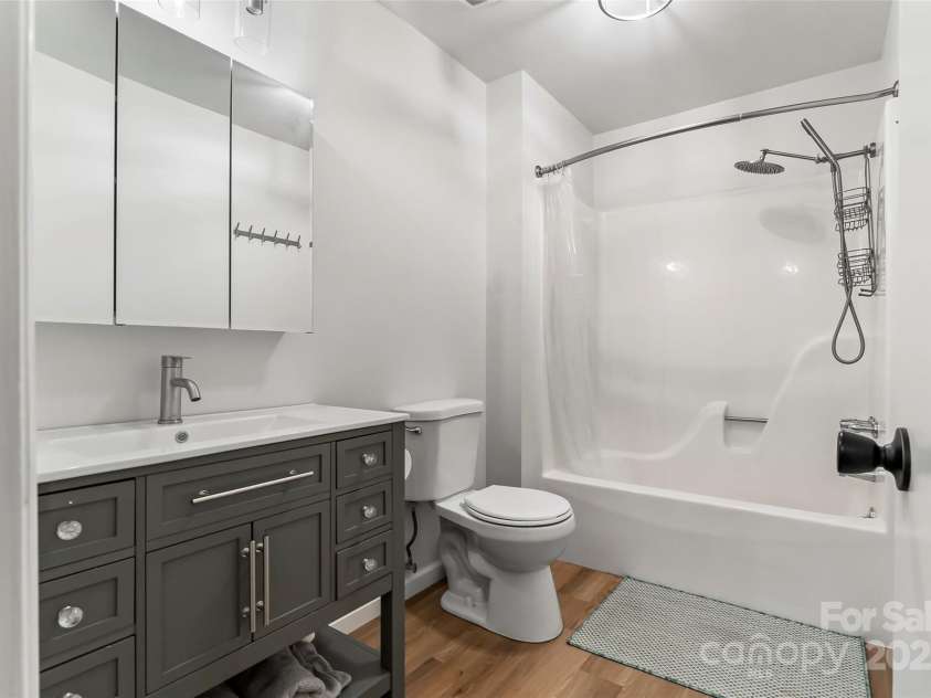 228 14th Avenue, Hickory, NC 28602.  MLS# CAR4288044, YatesRealty ID 33050. 