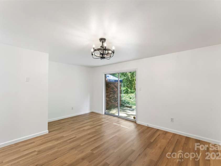 228 14th Avenue, Hickory, NC 28602.  MLS# CAR4288044, YatesRealty ID 33050. 