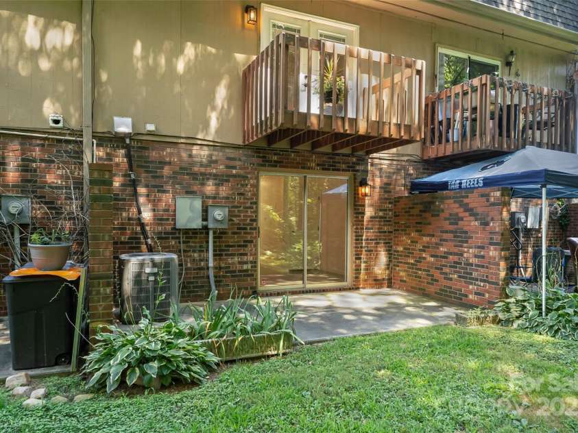 228 14th Avenue, Hickory, NC 28602.  MLS# CAR4288044, YatesRealty ID 33050. 