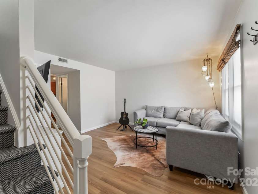 228 14th Avenue, Hickory, NC 28602.  MLS# CAR4288044, YatesRealty ID 33050. 