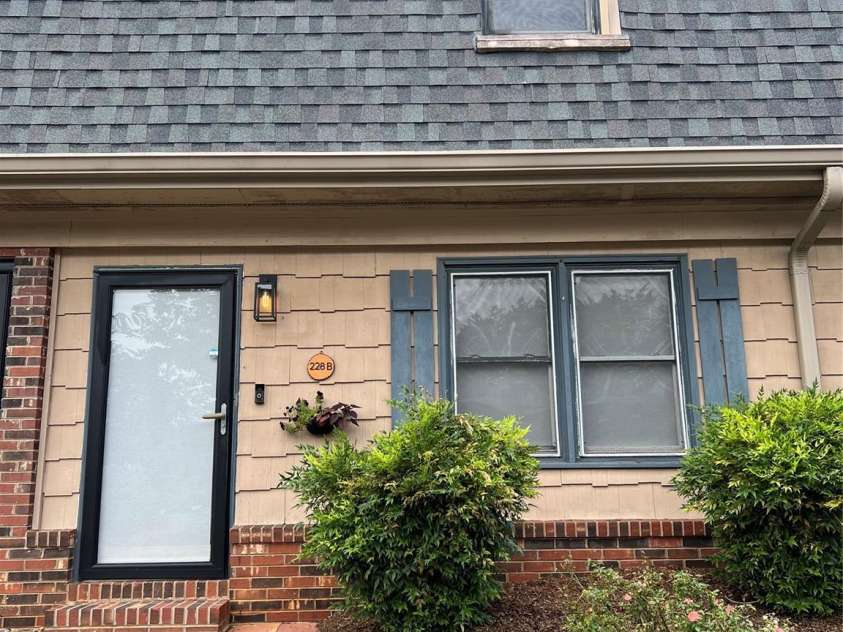 228 14th Avenue, Hickory, NC 28602.  MLS# CAR4288044, YatesRealty ID 33050. 