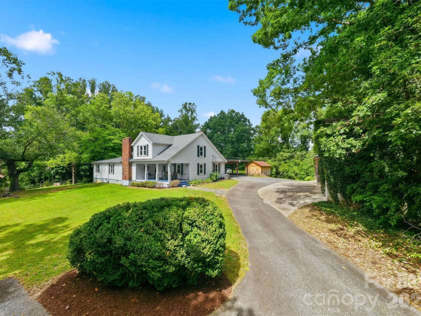 255 Wildwood Road, Lenoir, NC 28645.  MLS# CAR4395168, YatesRealty ID 33050. 