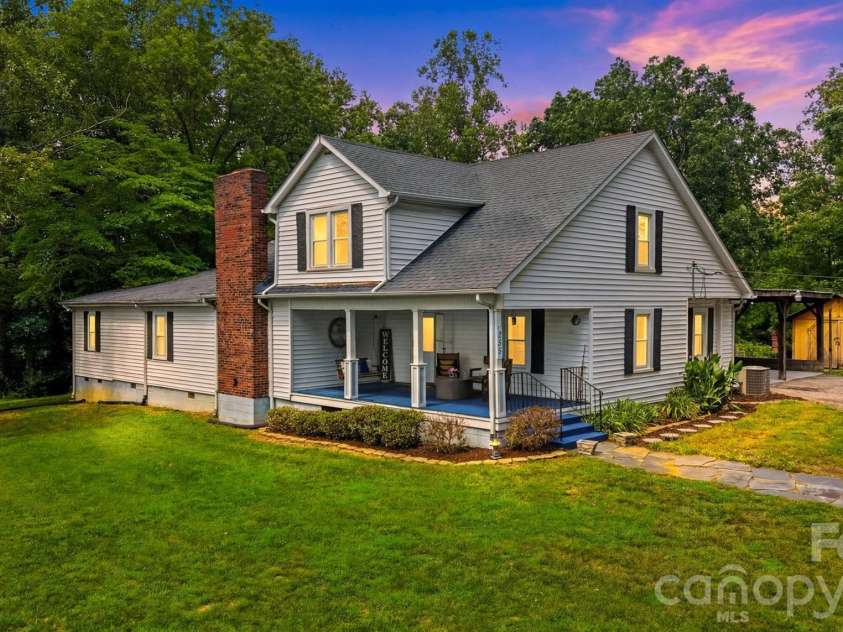 255 Wildwood Road, Lenoir, NC 28645.  MLS# CAR4395168, YatesRealty ID 33050. 