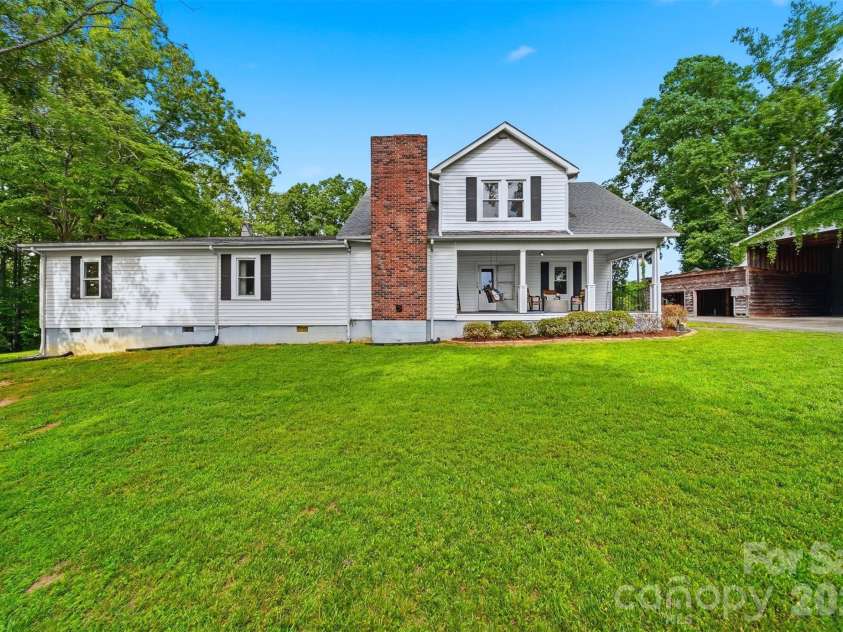 255 Wildwood Road, Lenoir, NC 28645.  MLS# CAR4395168, YatesRealty ID 33050. 