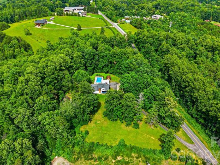 255 Wildwood Road, Lenoir, NC 28645.  MLS# CAR4395168, YatesRealty ID 33050. 