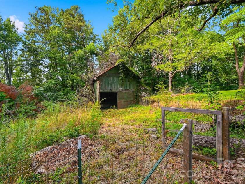 255 Wildwood Road, Lenoir, NC 28645.  MLS# CAR4395168, YatesRealty ID 33050. Barn / Fenced