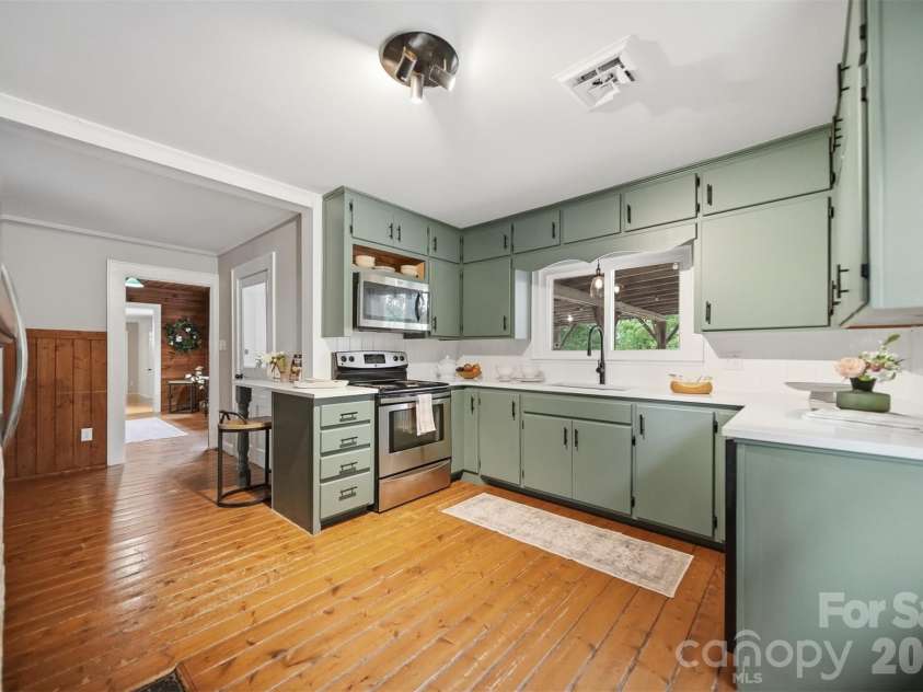 255 Wildwood Road, Lenoir, NC 28645.  MLS# CAR4395168, YatesRealty ID 33050. Kitchen