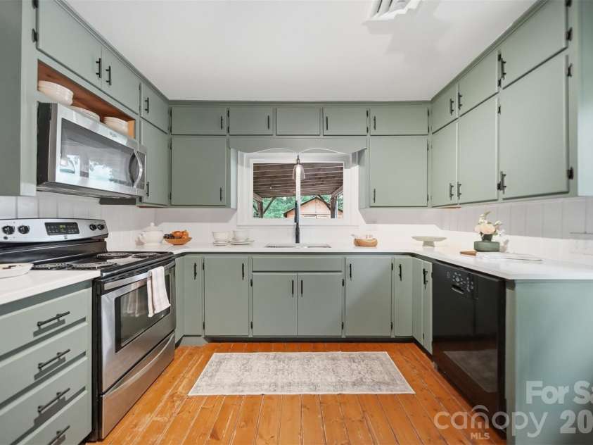 255 Wildwood Road, Lenoir, NC 28645.  MLS# CAR4395168, YatesRealty ID 33050. Kitchen