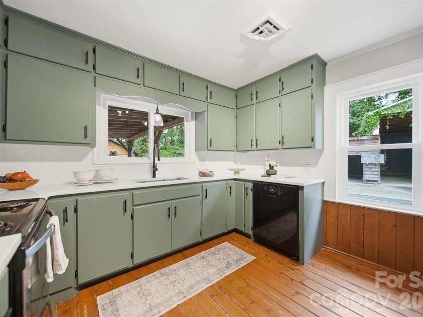 255 Wildwood Road, Lenoir, NC 28645.  MLS# CAR4395168, YatesRealty ID 33050. Kitchen