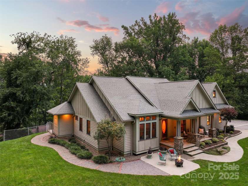 105 Blackberry Ridge, Waynesville, NC 28786.  MLS# CAR4272938, YatesRealty ID 33052. 