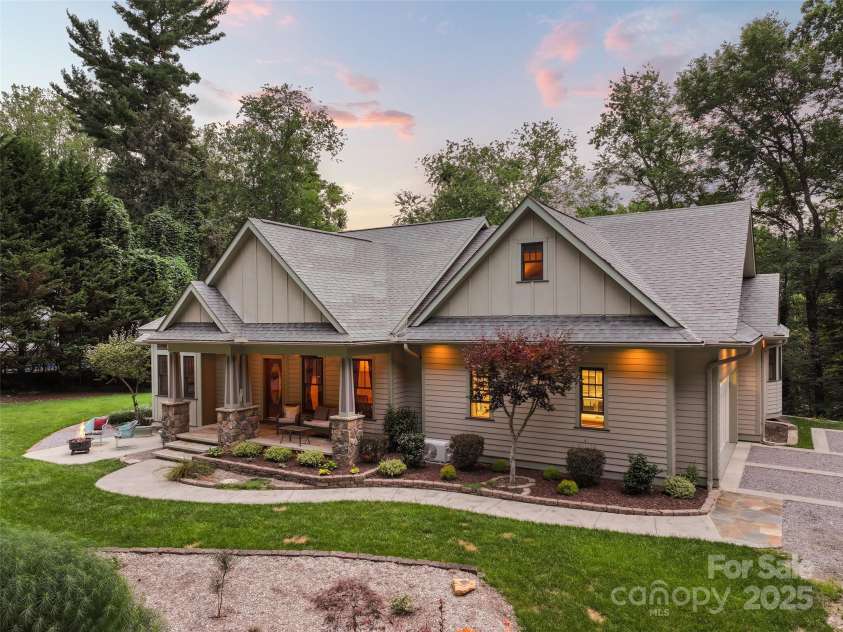 105 Blackberry Ridge, Waynesville, NC 28786.  MLS# CAR4272938, YatesRealty ID 33052. 