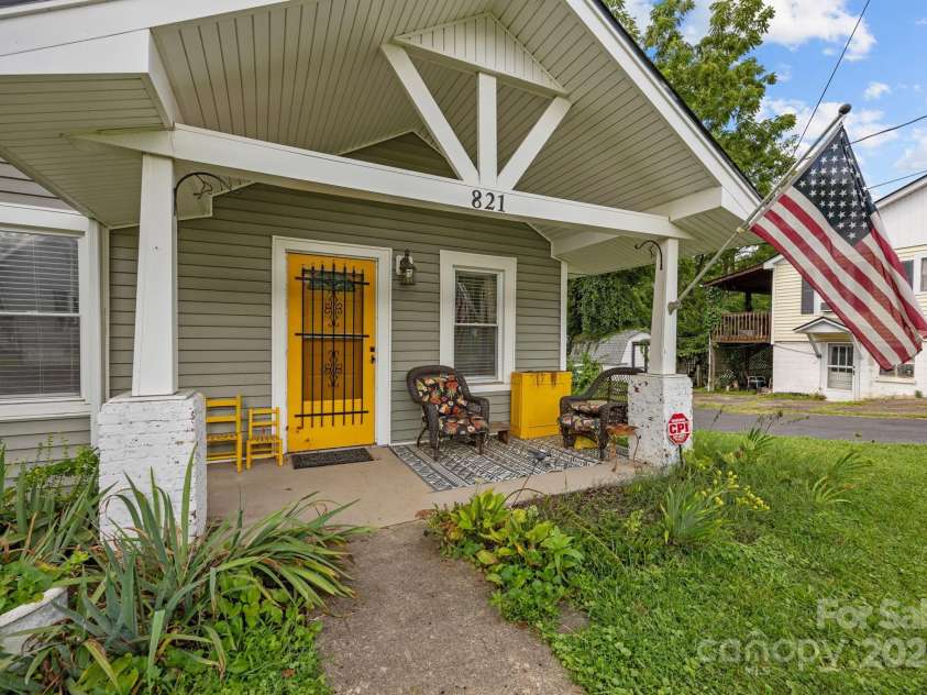 821 Main Street, Canton, NC 28716.  MLS# CAR4291710, YatesRealty ID 33053. 