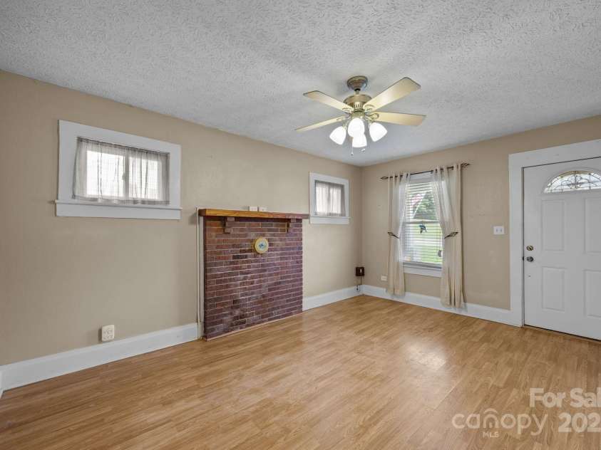 821 Main Street, Canton, NC 28716.  MLS# CAR4291710, YatesRealty ID 33053. 
