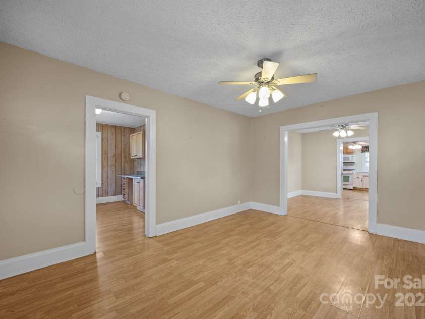 821 Main Street, Canton, NC 28716.  MLS# CAR4291710, YatesRealty ID 33053. 