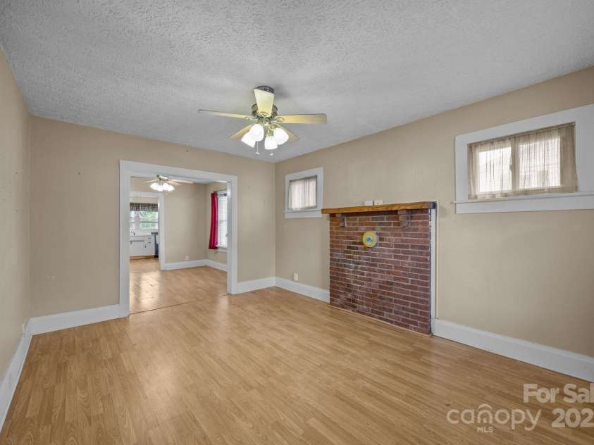 821 Main Street, Canton, NC 28716.  MLS# CAR4291710, YatesRealty ID 33053. 