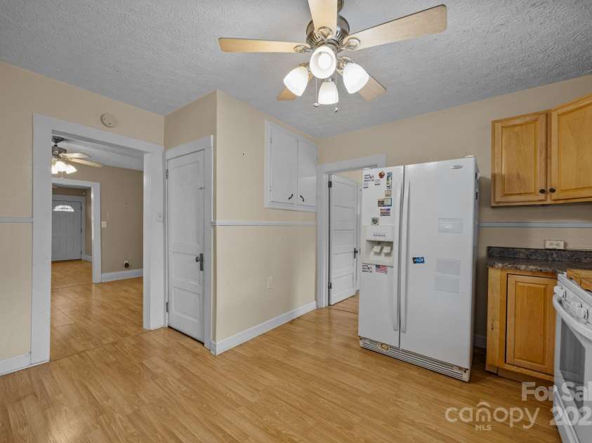 821 Main Street, Canton, NC 28716.  MLS# CAR4291710, YatesRealty ID 33053. 