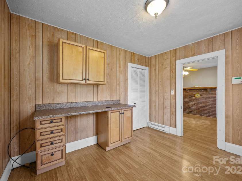 821 Main Street, Canton, NC 28716.  MLS# CAR4291710, YatesRealty ID 33053. 