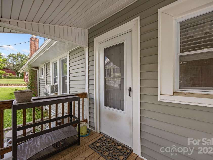821 Main Street, Canton, NC 28716.  MLS# CAR4291710, YatesRealty ID 33053. 
