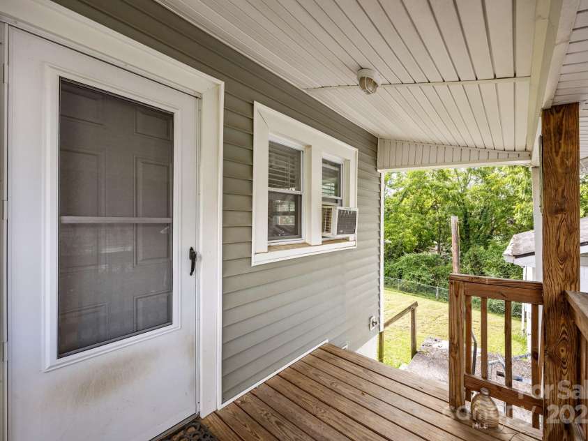 821 Main Street, Canton, NC 28716.  MLS# CAR4291710, YatesRealty ID 33053. 
