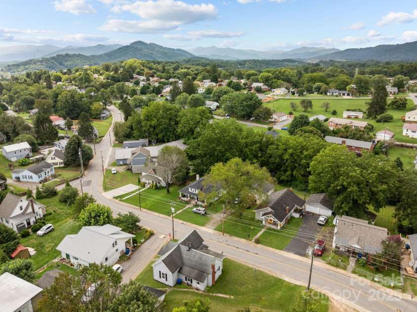 821 Main Street, Canton, NC 28716.  MLS# CAR4291710, YatesRealty ID 33053. 