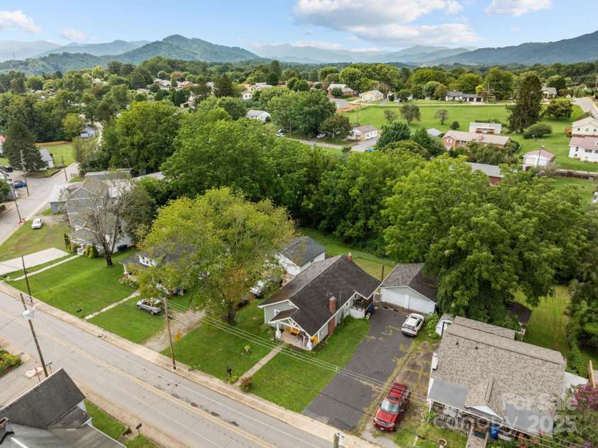 821 Main Street, Canton, NC 28716.  MLS# CAR4291710, YatesRealty ID 33053. 