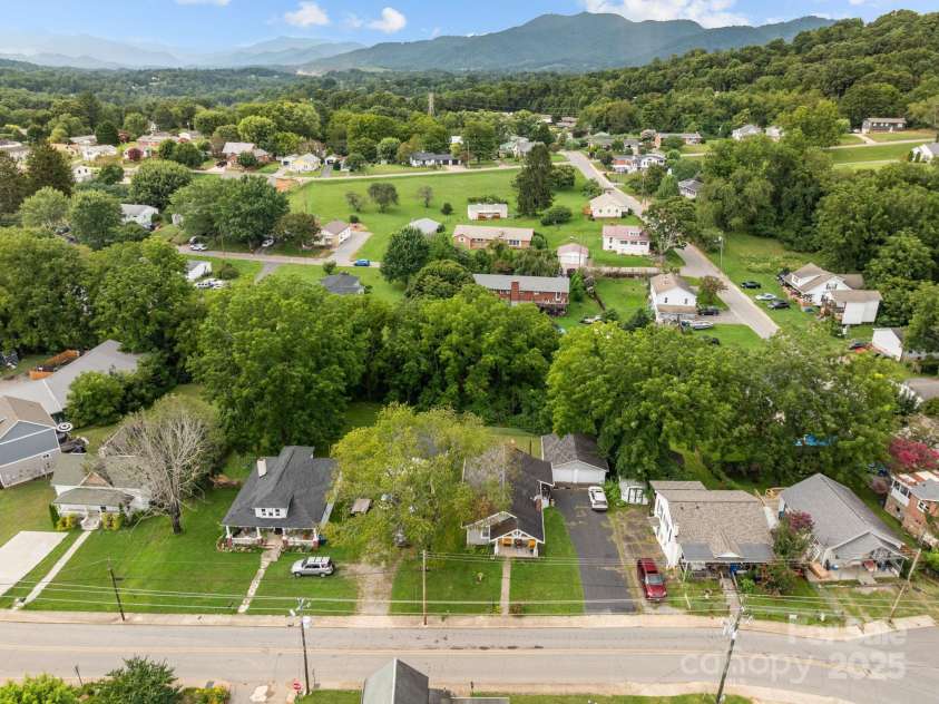 821 Main Street, Canton, NC 28716.  MLS# CAR4291710, YatesRealty ID 33053. 