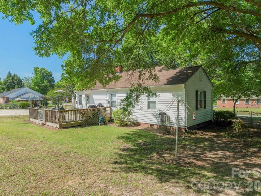 1599 Hillcrest Avenue, Lancaster, SC 29720.  MLS# CAR4378350, YatesRealty ID 33055. 1599 Hillcrest
