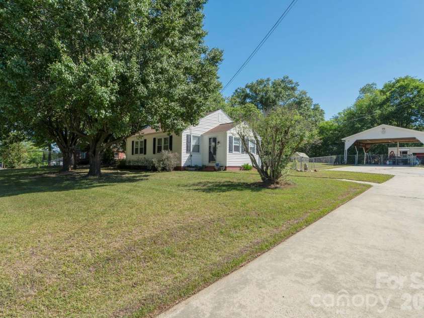 1599 Hillcrest Avenue, Lancaster, SC 29720.  MLS# CAR4378350, YatesRealty ID 33055. 1599 Hillcrest