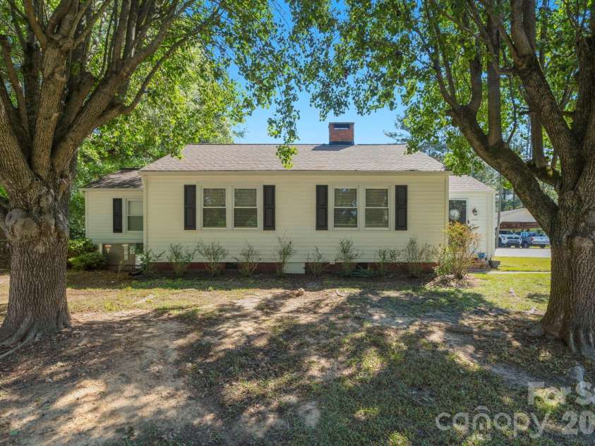 1599 Hillcrest Avenue, Lancaster, SC 29720.  MLS# CAR4378350, YatesRealty ID 33055. 1599 Hillcrest
