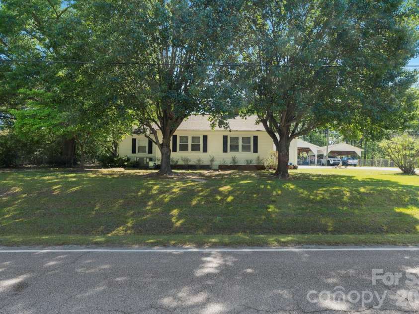 1599 Hillcrest Avenue, Lancaster, SC 29720.  MLS# CAR4378350, YatesRealty ID 33055. 1599 Hillcrest
