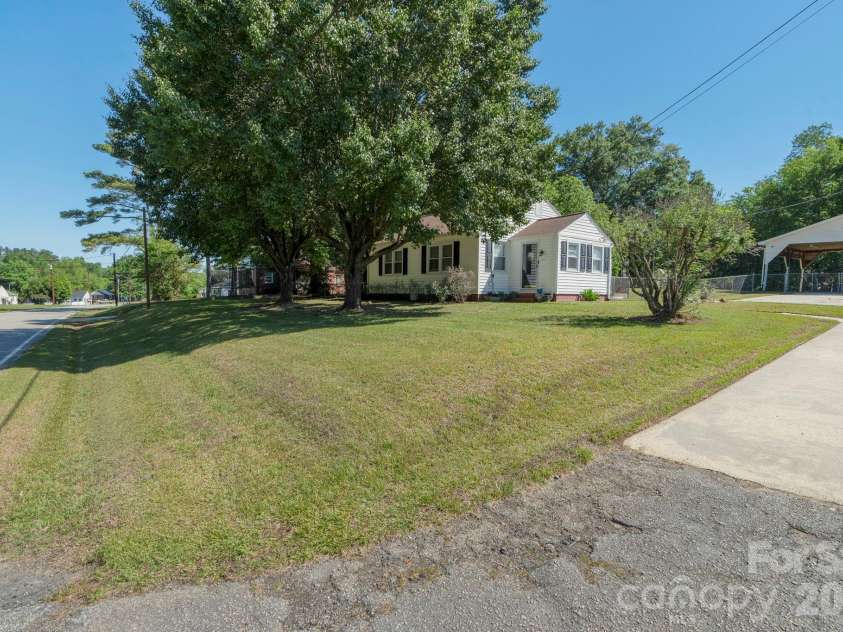 1599 Hillcrest Avenue, Lancaster, SC 29720.  MLS# CAR4378350, YatesRealty ID 33055. 1599 Hillcrest