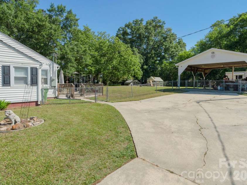 1599 Hillcrest Avenue, Lancaster, SC 29720.  MLS# CAR4378350, YatesRealty ID 33055. 1599 Hillcrest