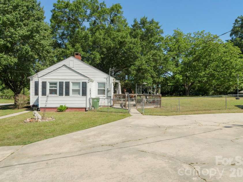 1599 Hillcrest Avenue, Lancaster, SC 29720.  MLS# CAR4378350, YatesRealty ID 33055. 1599 Hillcrest