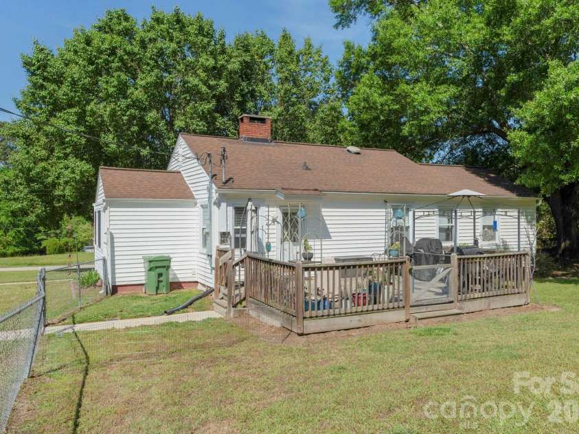 1599 Hillcrest Avenue, Lancaster, SC 29720.  MLS# CAR4378350, YatesRealty ID 33055. 1599 Hillcrest