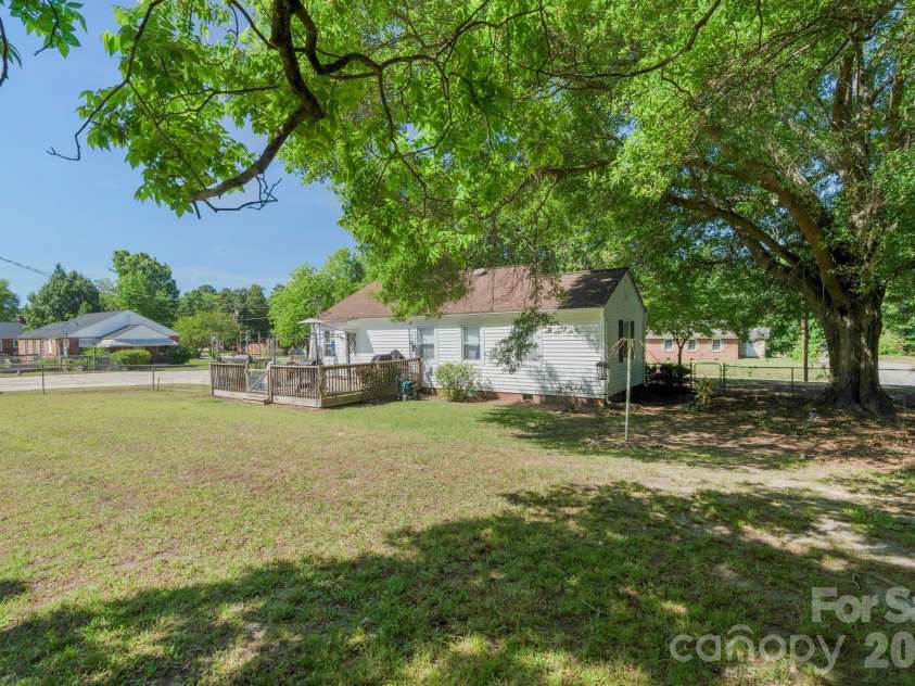 1599 Hillcrest Avenue, Lancaster, SC 29720.  MLS# CAR4378350, YatesRealty ID 33055. 1599 Hillcrest