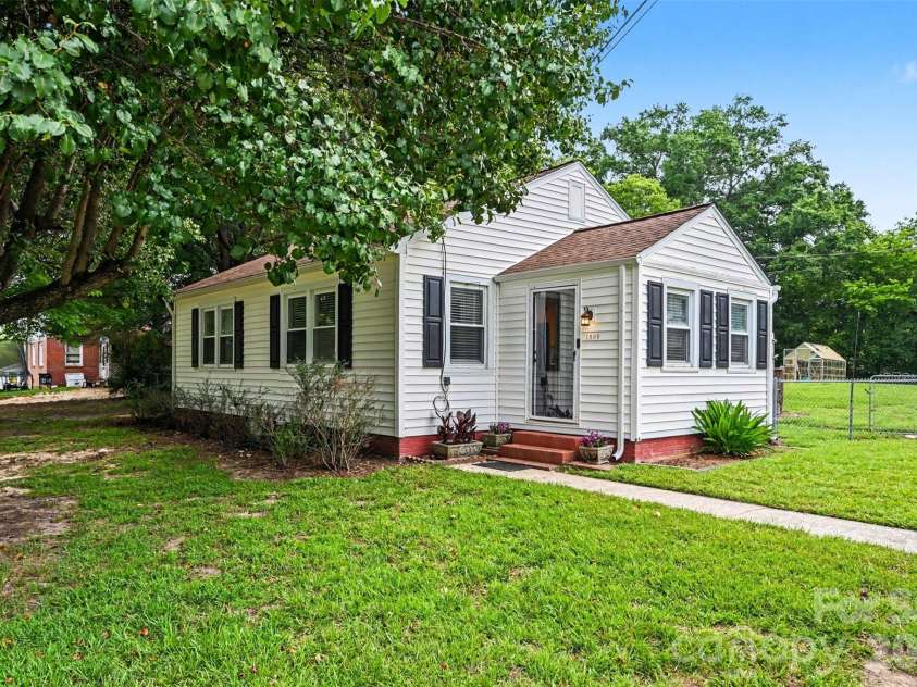 1599 Hillcrest Avenue, Lancaster, SC 29720.  MLS# CAR4378350, YatesRealty ID 33055. 1599 Hillcrest