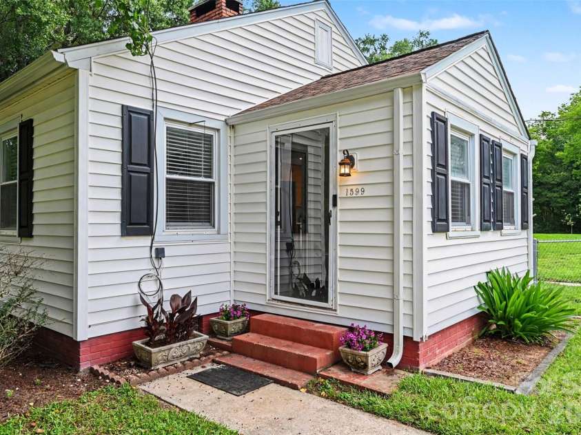 1599 Hillcrest Avenue, Lancaster, SC 29720.  MLS# CAR4378350, YatesRealty ID 33055. 1599 Hillcrest