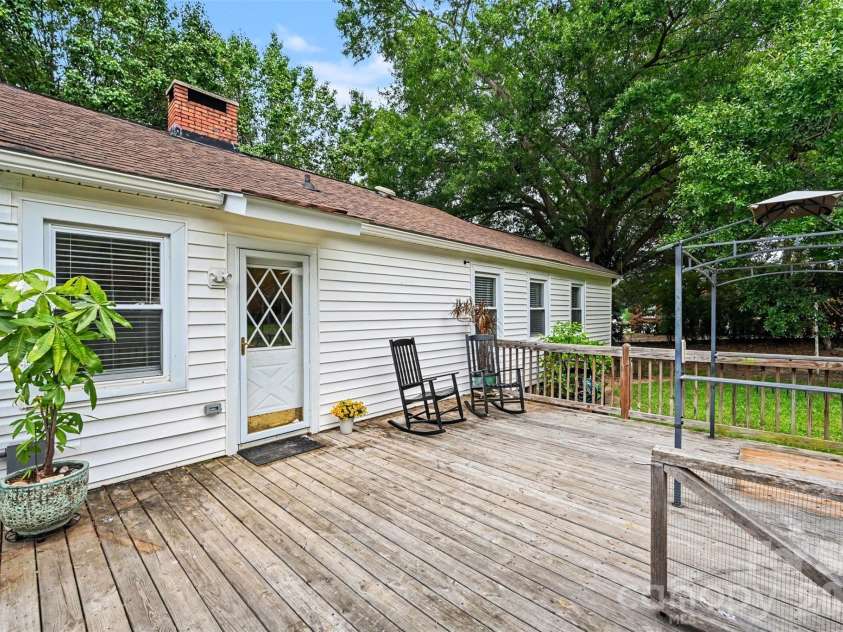 1599 Hillcrest Avenue, Lancaster, SC 29720.  MLS# CAR4378350, YatesRealty ID 33055. 1599 Hillcrest