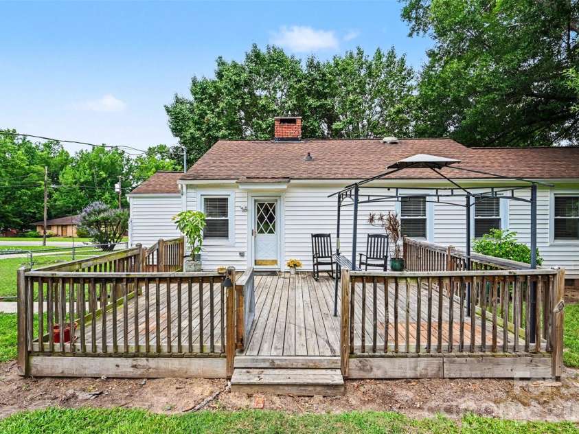 1599 Hillcrest Avenue, Lancaster, SC 29720.  MLS# CAR4378350, YatesRealty ID 33055. 1599 Hillcrest