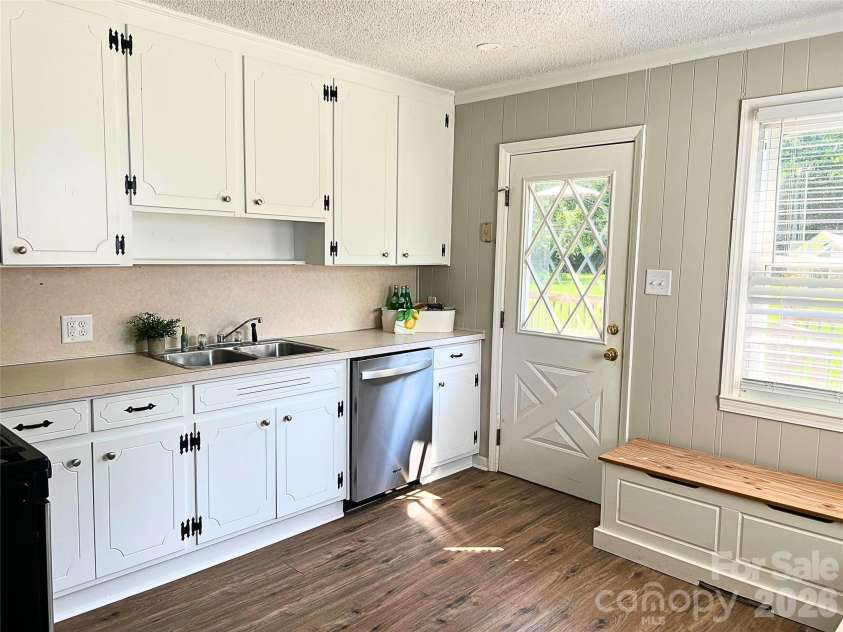 1599 Hillcrest Avenue, Lancaster, SC 29720.  MLS# CAR4378350, YatesRealty ID 33055. Freshly Painted Cabinets