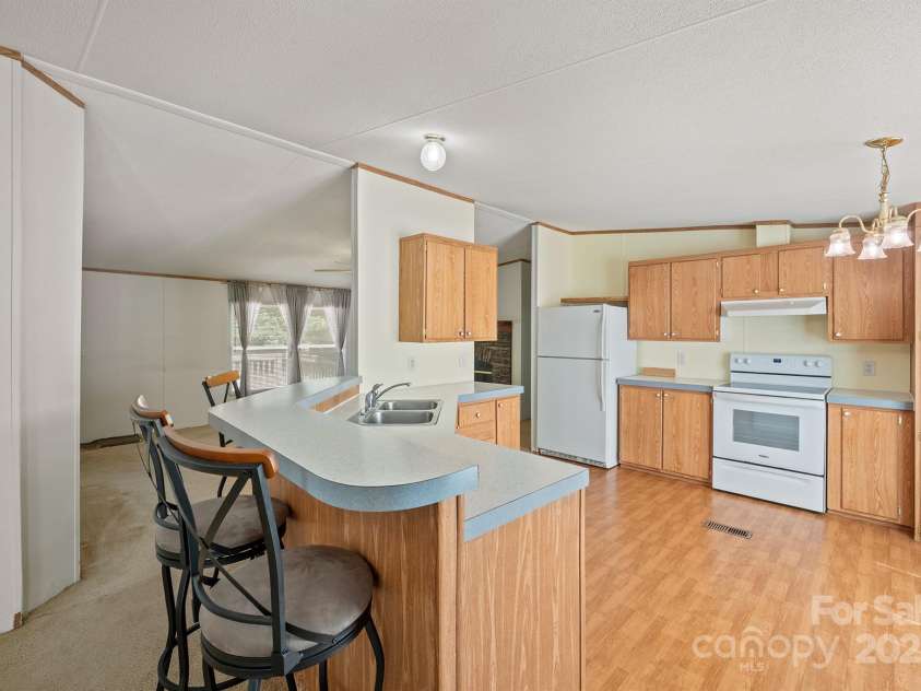 3903 Benny Shrum Lane, Maiden, NC 28650.  MLS# CAR4292063, YatesRealty ID 33055. 