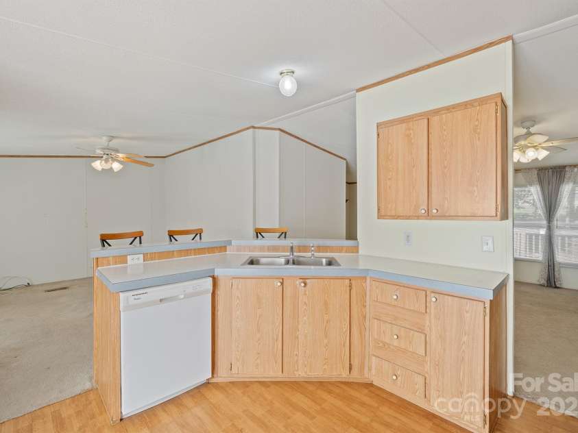 3903 Benny Shrum Lane, Maiden, NC 28650.  MLS# CAR4292063, YatesRealty ID 33055. 