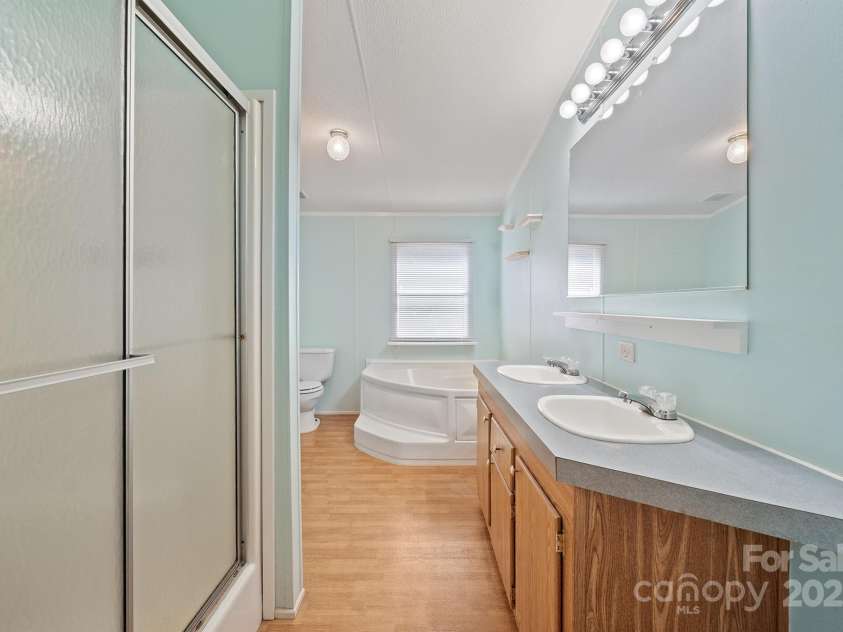 3903 Benny Shrum Lane, Maiden, NC 28650.  MLS# CAR4292063, YatesRealty ID 33055. 