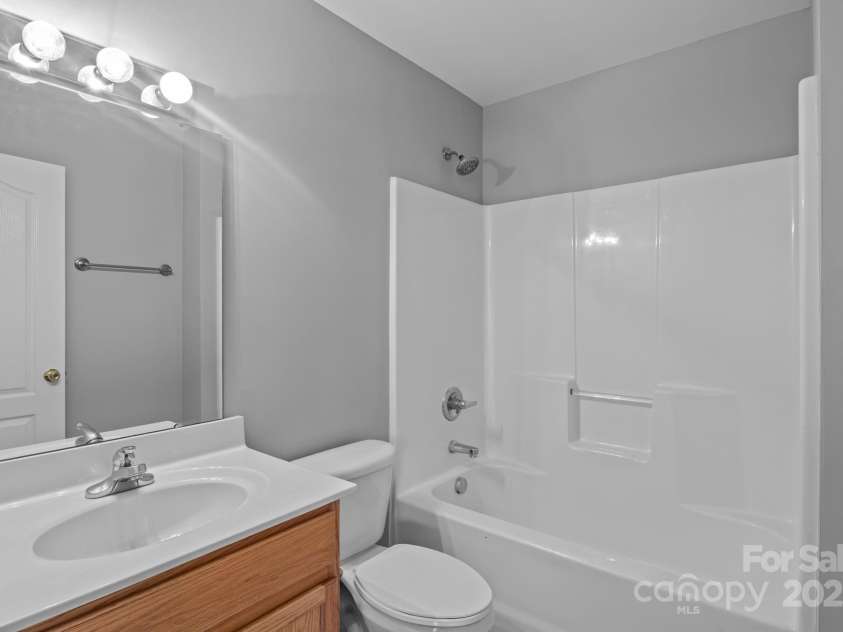 12313 Walden Lea Drive, Huntersville, NC 28078.  MLS# CAR4291322, YatesRealty ID 33056. Upstairs hall bathroom