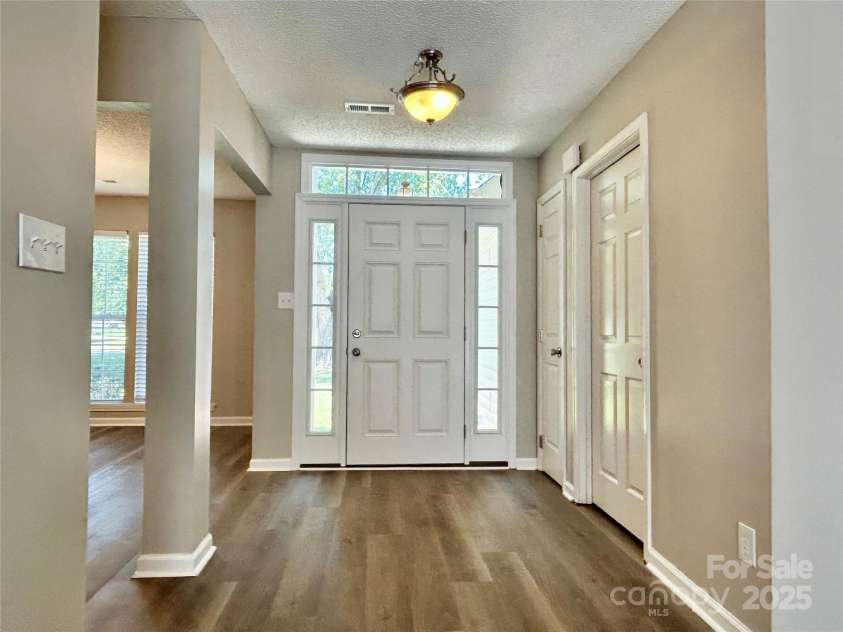 5103 Timbertop Lane, Charlotte, NC 28215.  MLS# CAR4260288, YatesRealty ID 33057. 