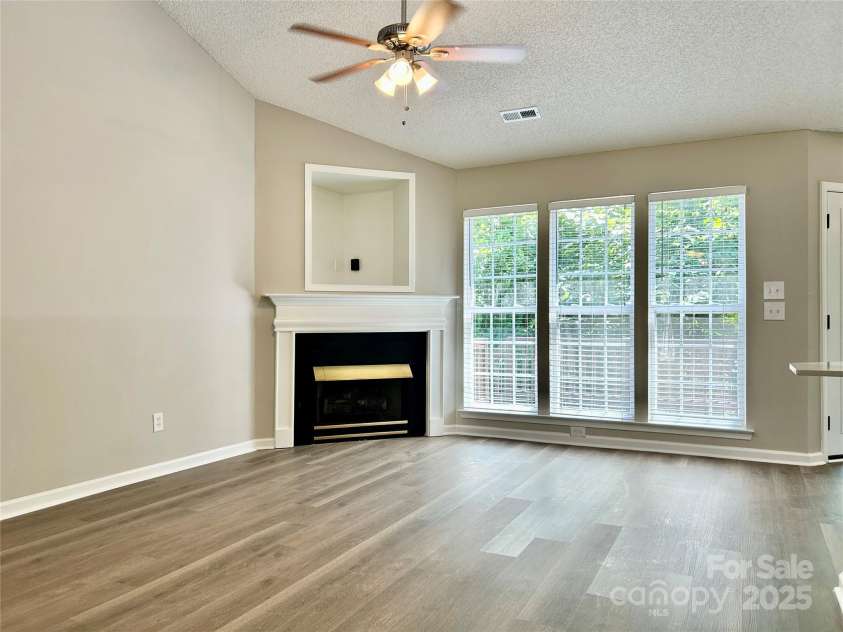 5103 Timbertop Lane, Charlotte, NC 28215.  MLS# CAR4260288, YatesRealty ID 33057. 