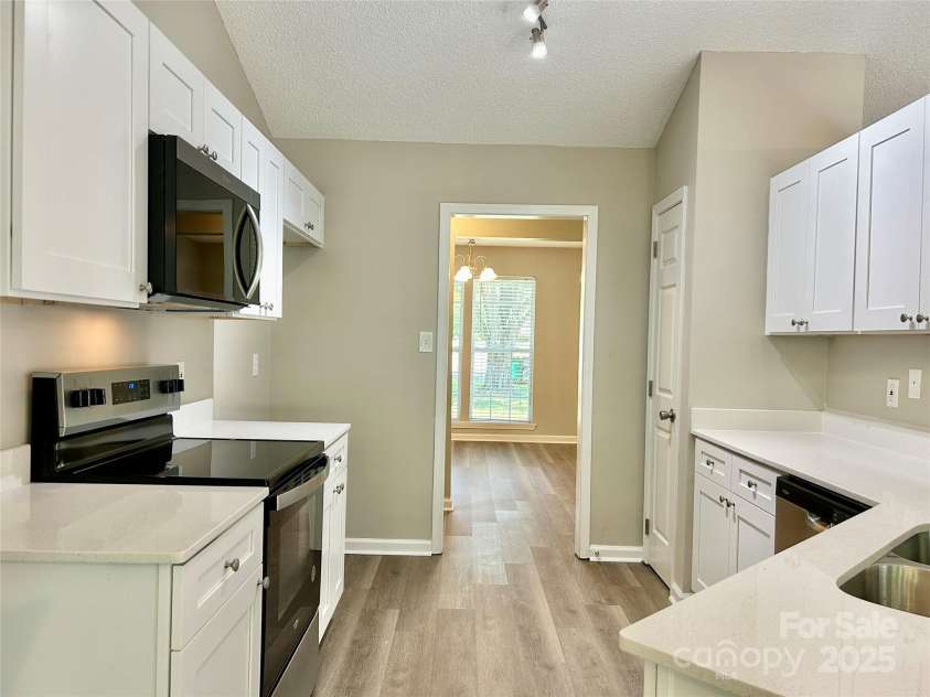 5103 Timbertop Lane, Charlotte, NC 28215.  MLS# CAR4260288, YatesRealty ID 33057. 