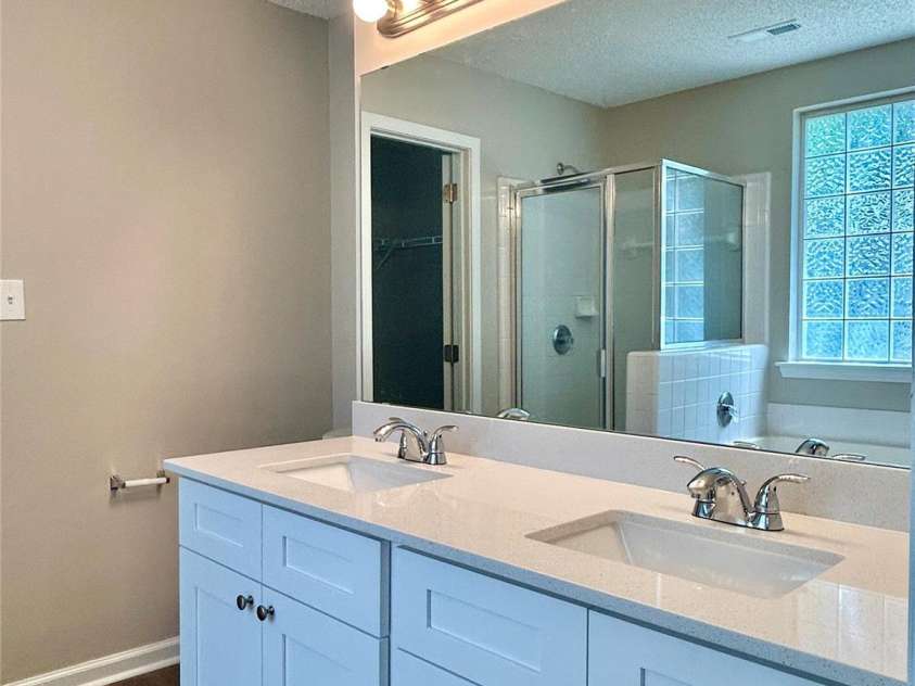 5103 Timbertop Lane, Charlotte, NC 28215.  MLS# CAR4260288, YatesRealty ID 33057. 