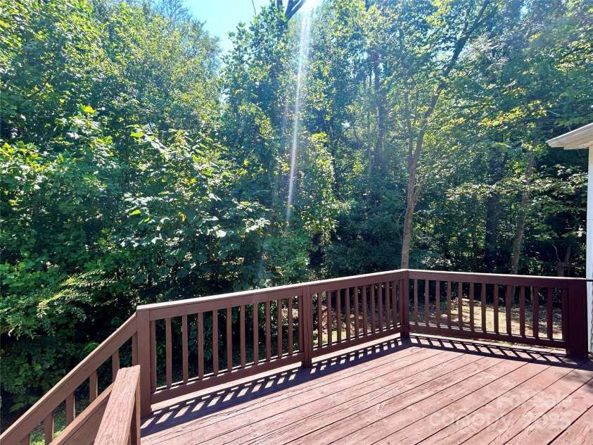 5103 Timbertop Lane, Charlotte, NC 28215.  MLS# CAR4260288, YatesRealty ID 33057. 